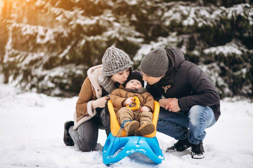 Partir au ski avec bébé : conseils et astuces pour des vacances réussies