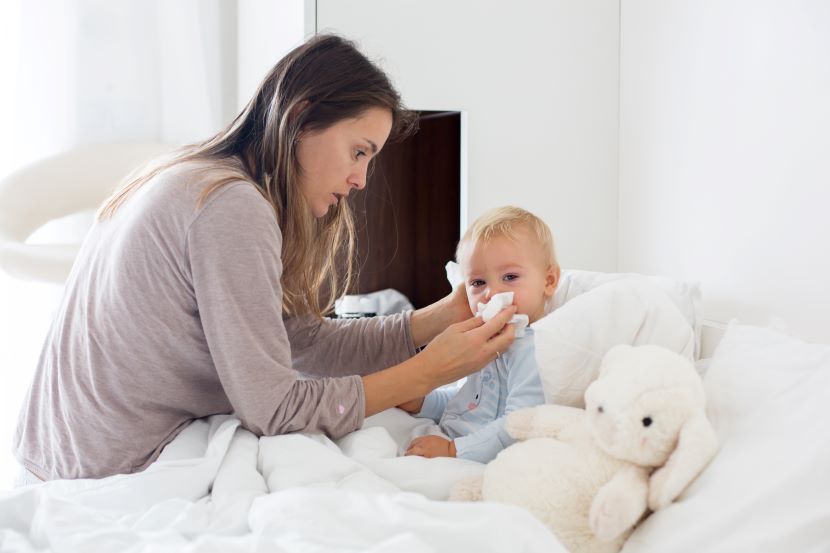 Protéger Bébé des Maux de l'Hiver : Astuces pour les Parents